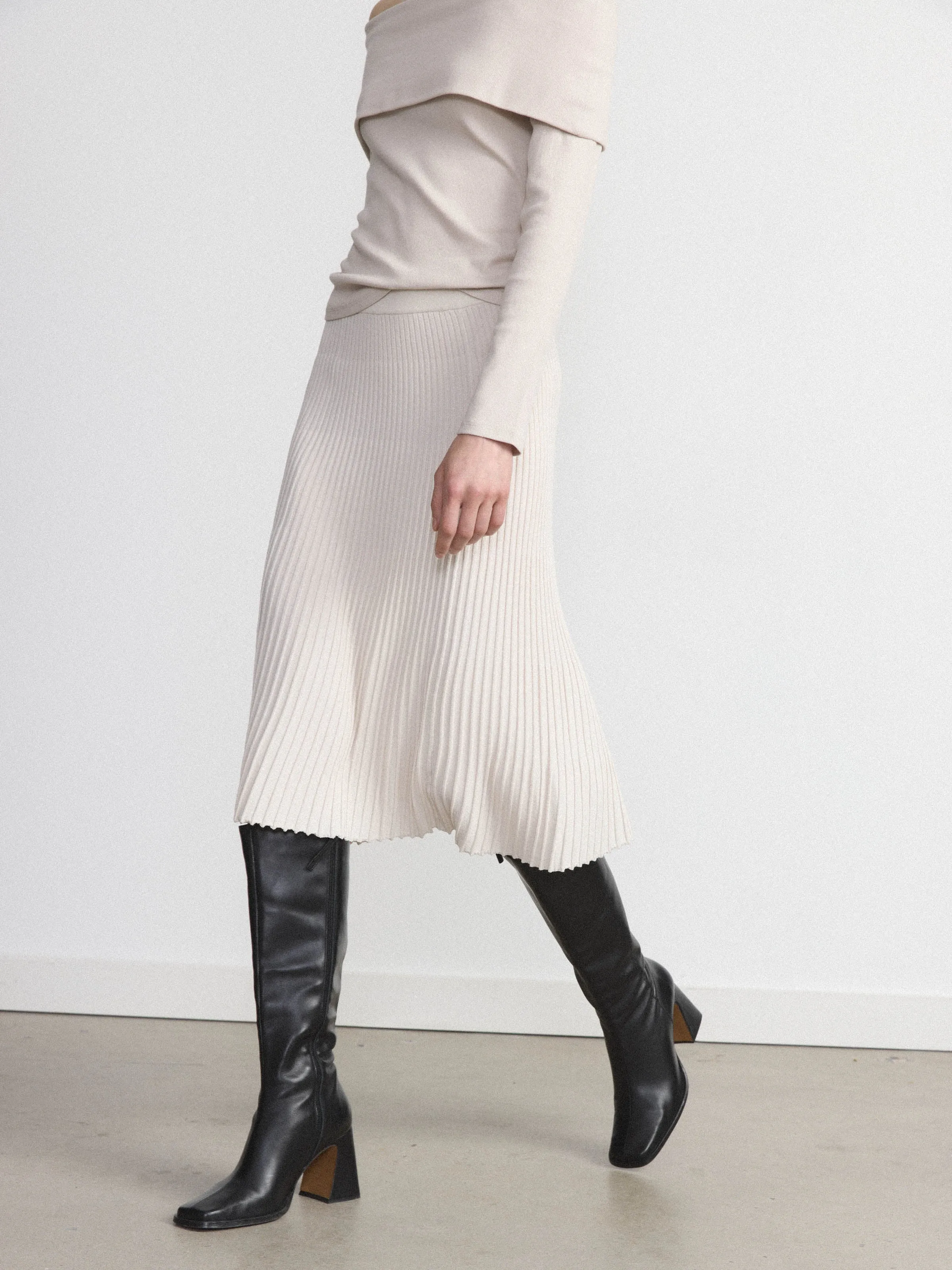 The Ribbed Midi Skirt in Natural Beige