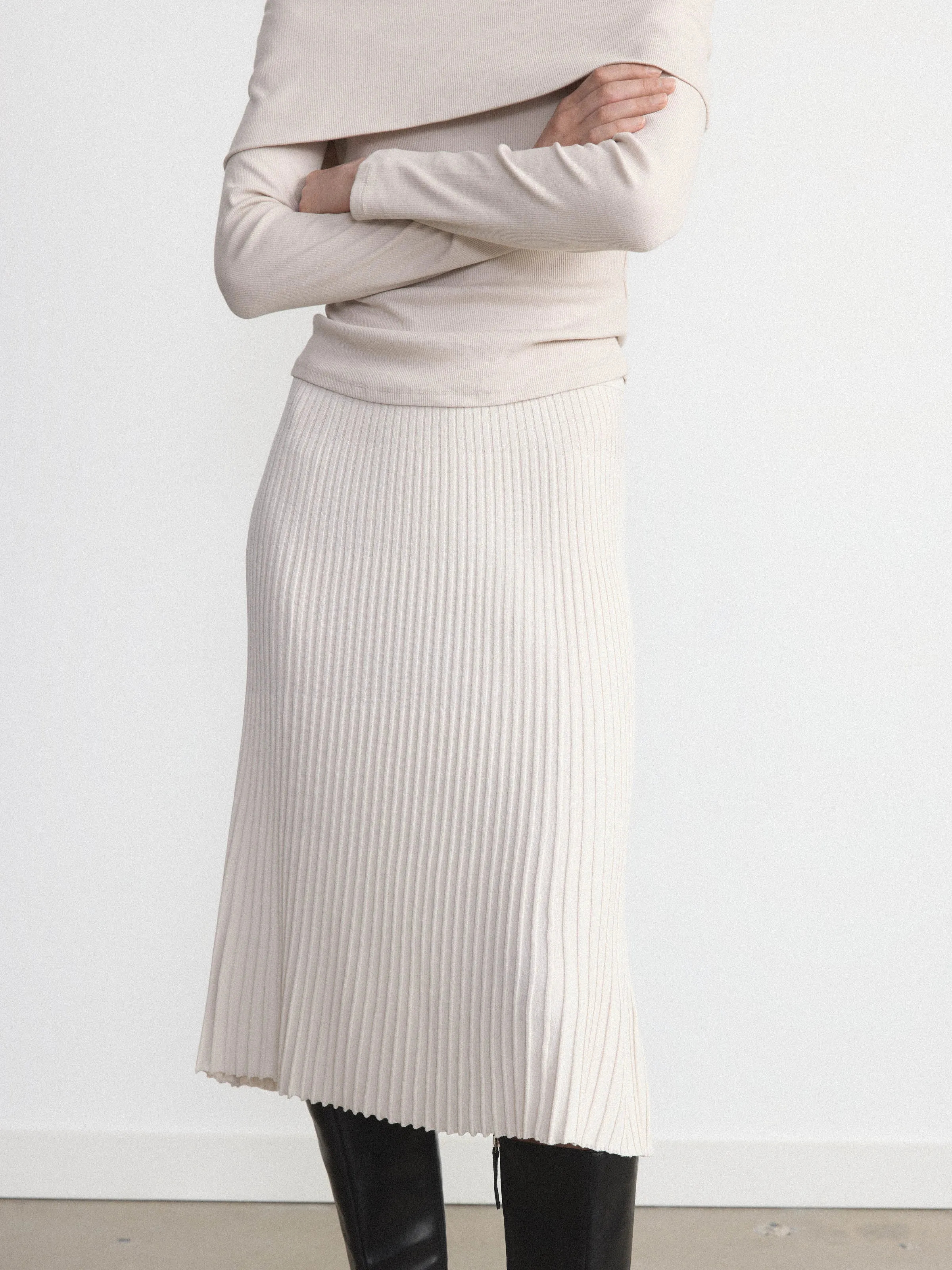 The Ribbed Midi Skirt in Natural Beige